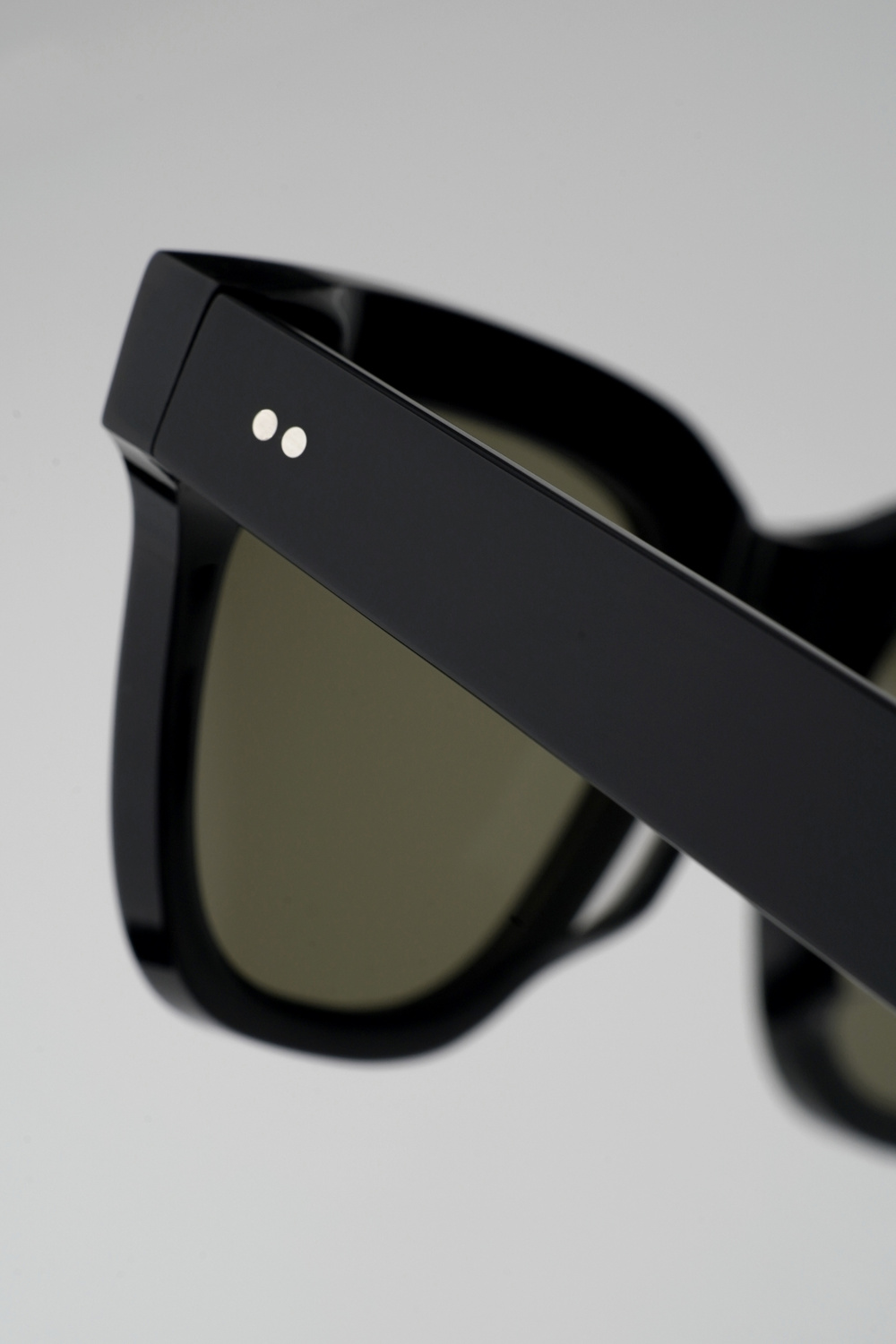 Monokel Eyewear Ellis Black - green solid lens