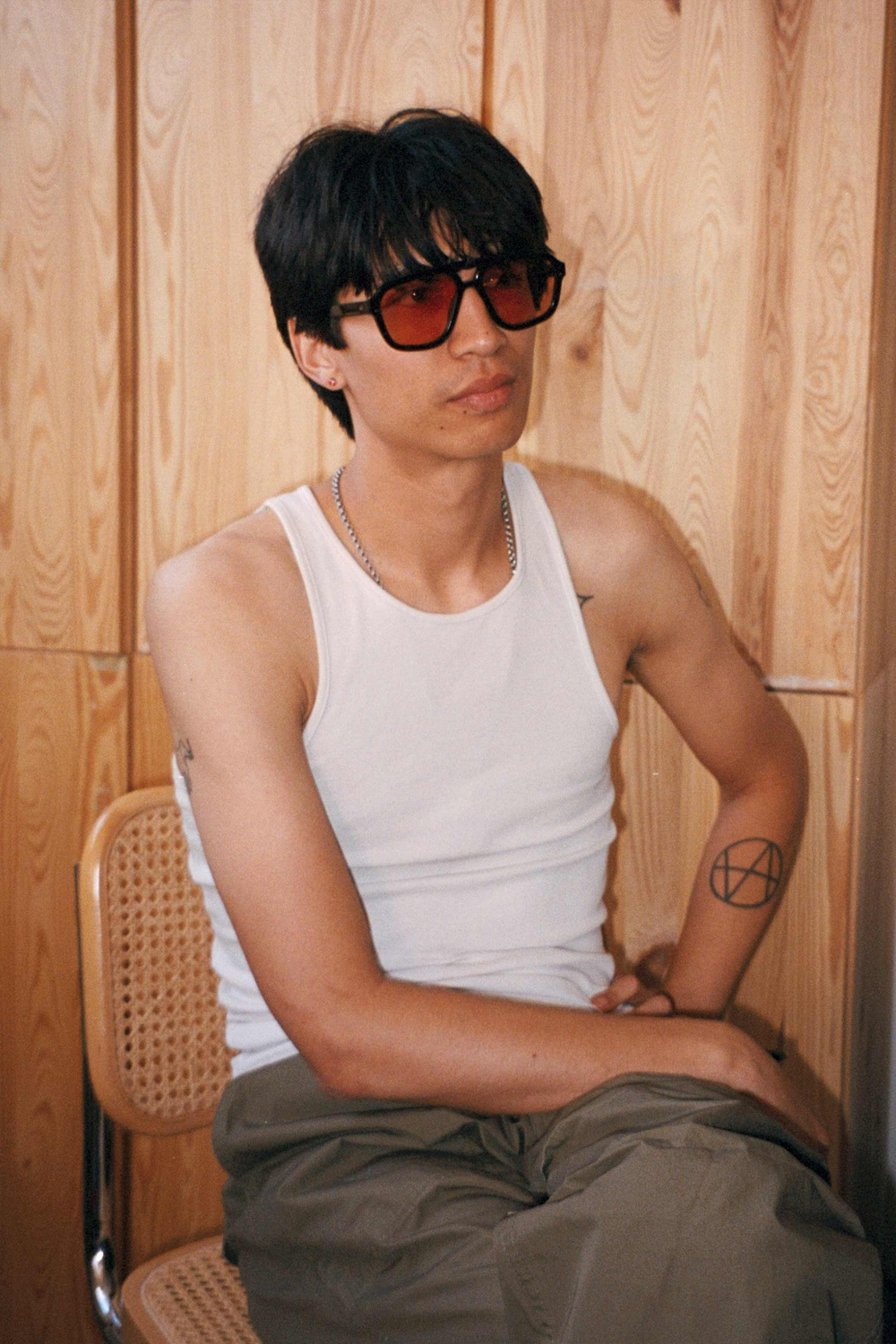 Monokel Eyewear Jet Black - orange solid lens