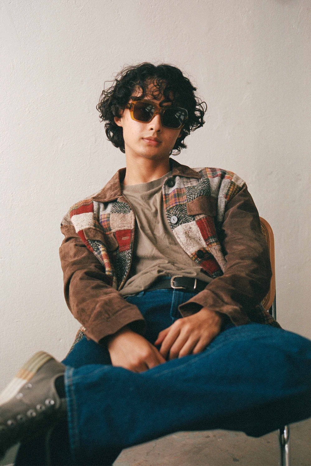 Monokel Eyewear Kaia Caramel - grey solid lens