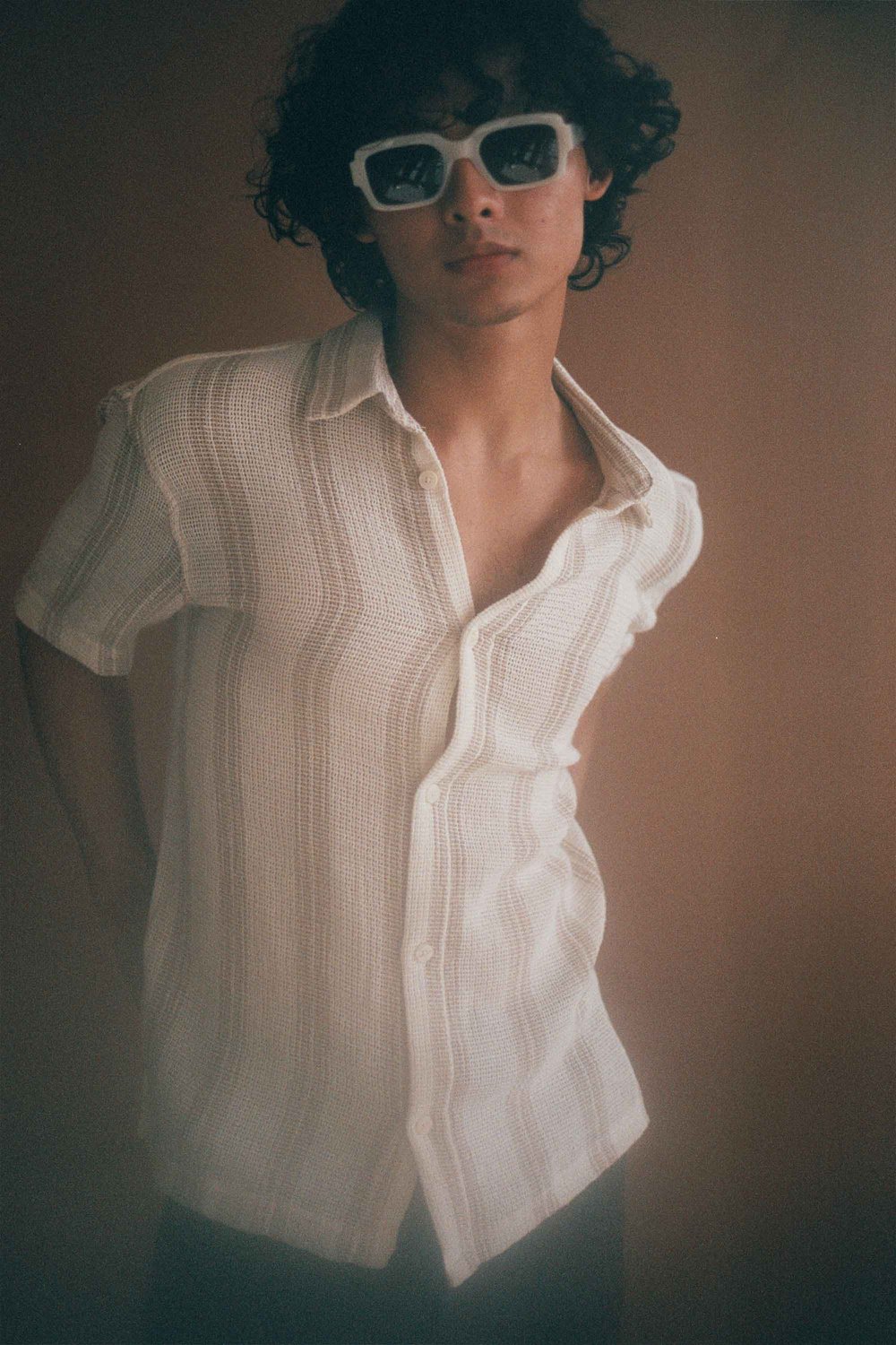 Monokel Eyewear Apollo Pearl - grey solid lens