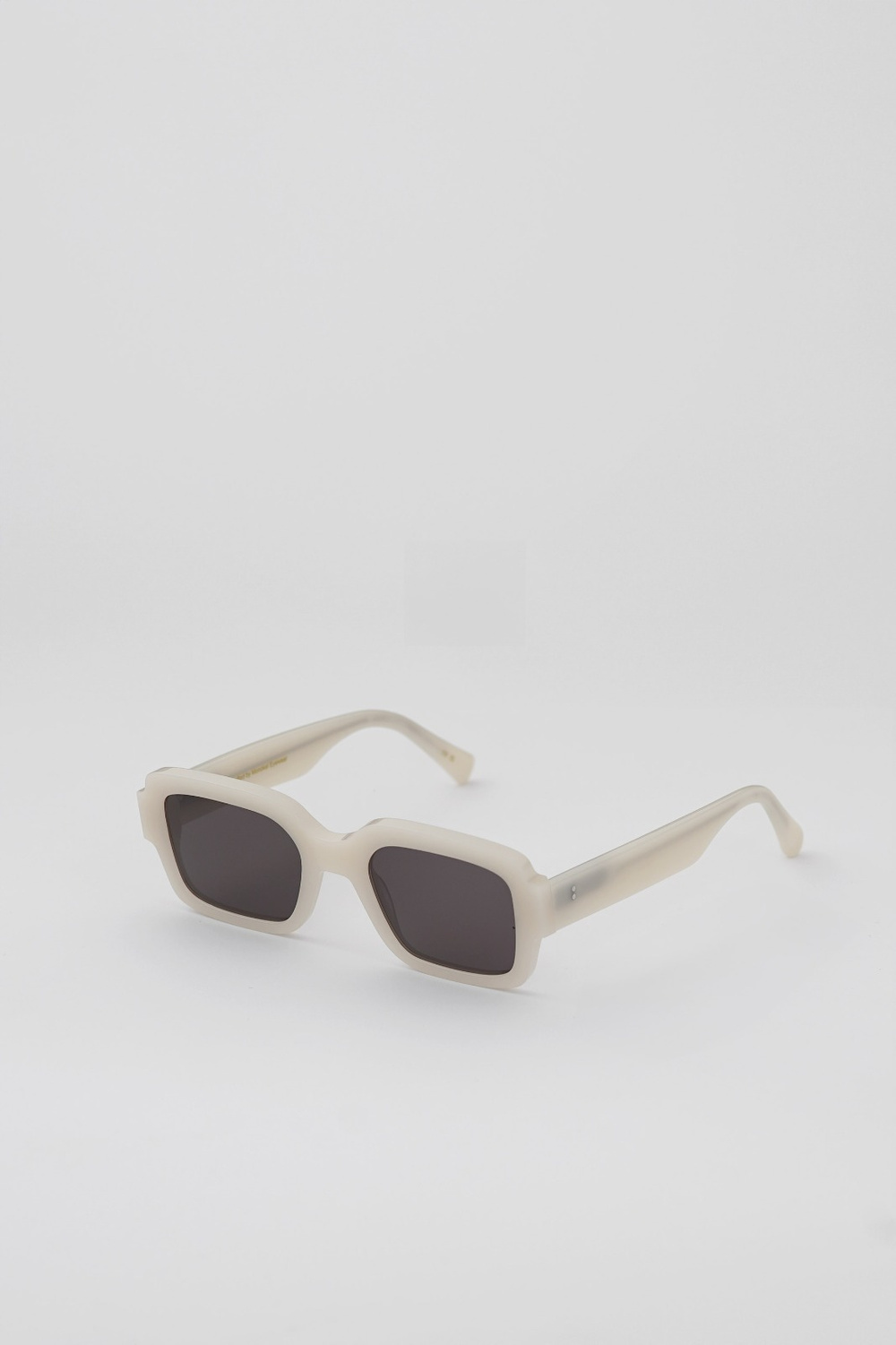 Monokel Eyewear Apollo Pearl - grey solid lens