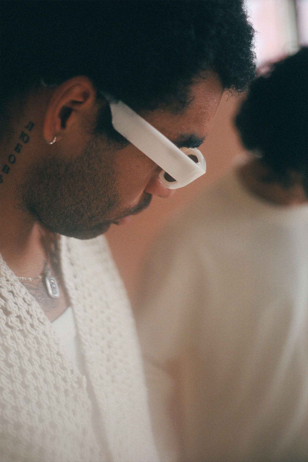 Monokel Eyewear Eclipse Pearl - grey solid lens