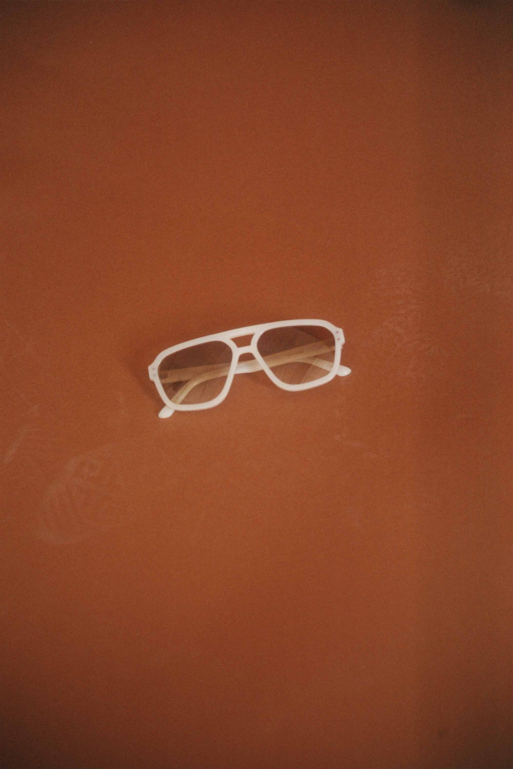 Monokel Eyewear Jet Pearl - brown gradient lens