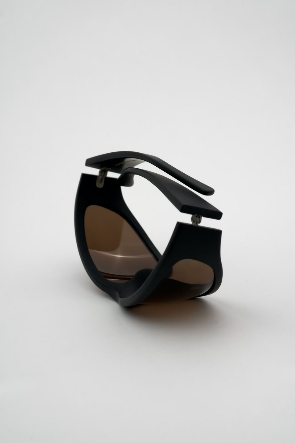 Monokel Eyewear Crow matt Black - brown solid polarized lens