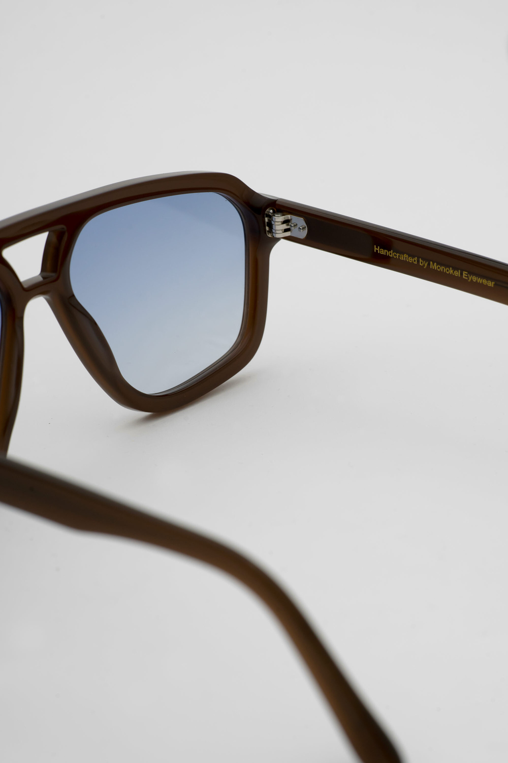 Monokel Eyewear Jet Chocolate - blue gradient lens