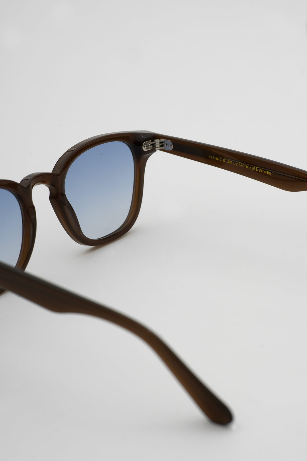 Monokel Eyewear River Chocolate - blue gradient lens